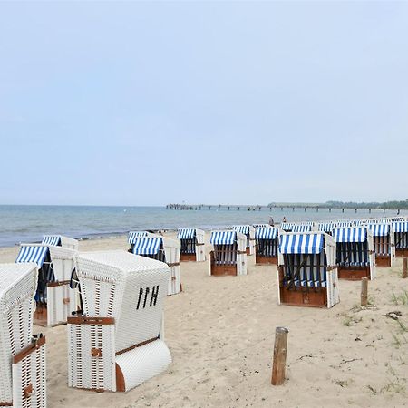 Spacious Bungalow Near Sea In Grundshagen Екстериор снимка