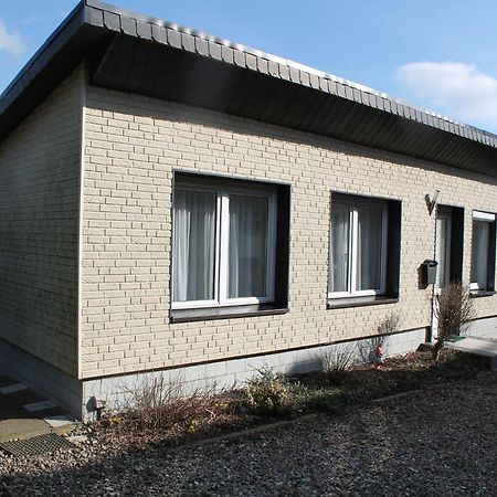 Spacious Bungalow Near Sea In Grundshagen Екстериор снимка