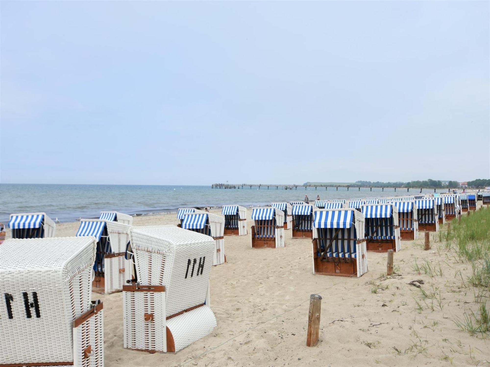 Spacious Bungalow Near Sea In Grundshagen Екстериор снимка