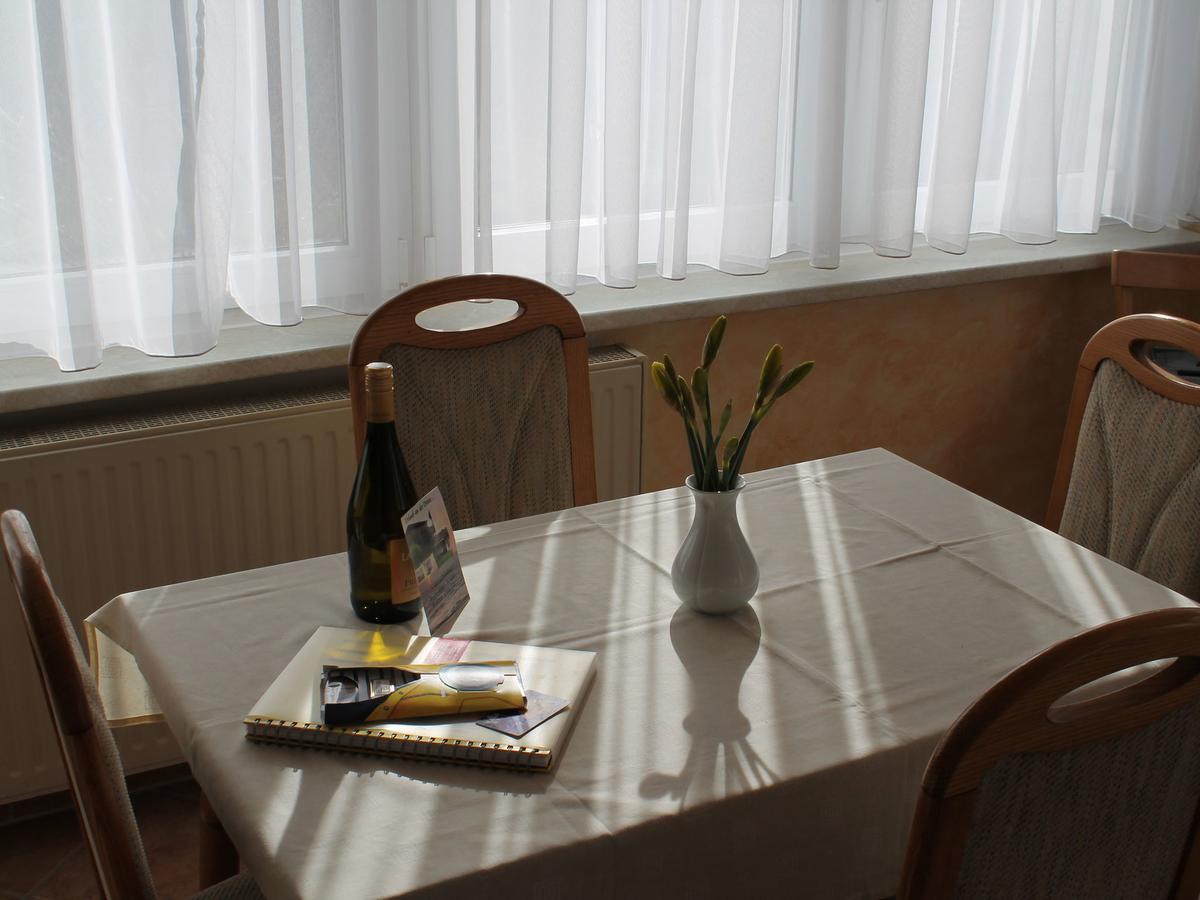 Spacious Bungalow Near Sea In Grundshagen Екстериор снимка