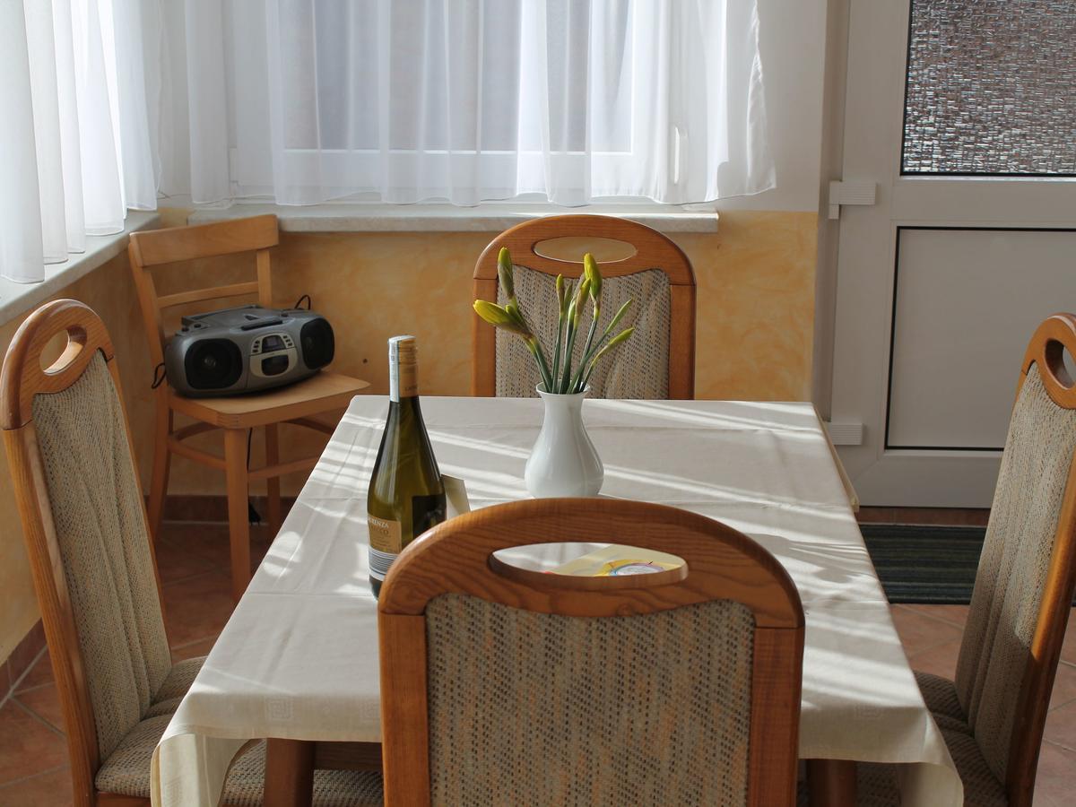 Spacious Bungalow Near Sea In Grundshagen Екстериор снимка