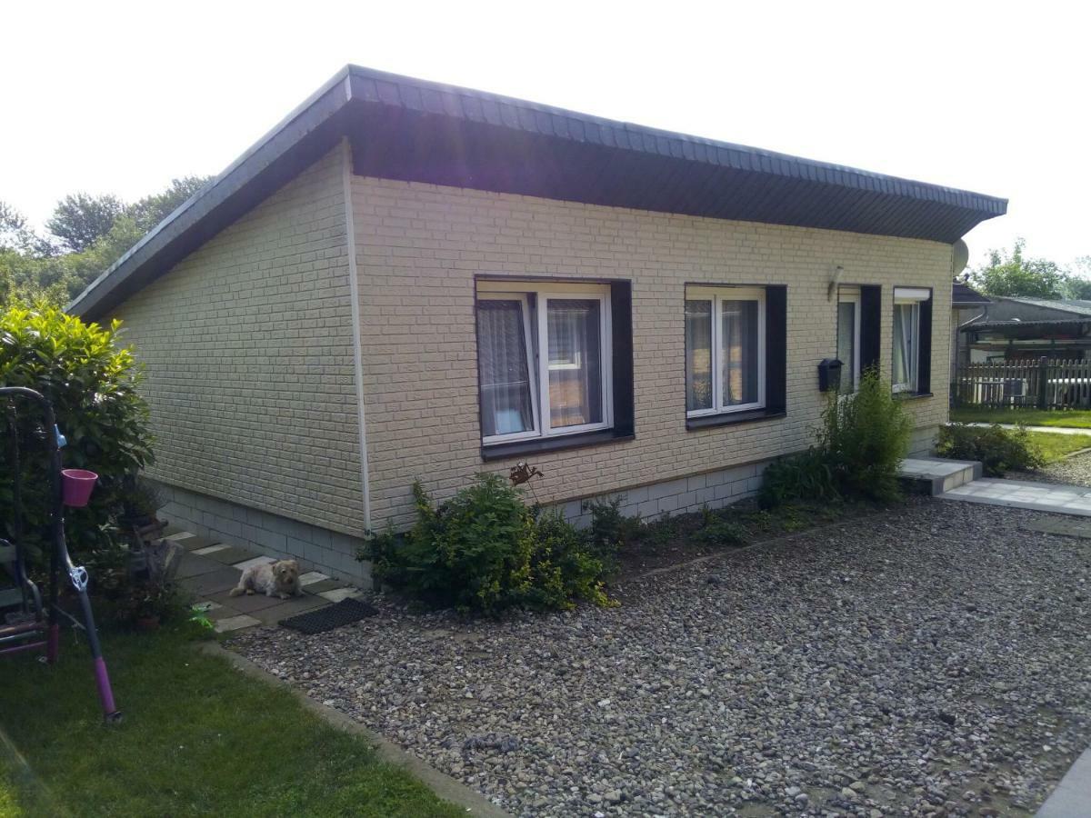 Spacious Bungalow Near Sea In Grundshagen Стая снимка